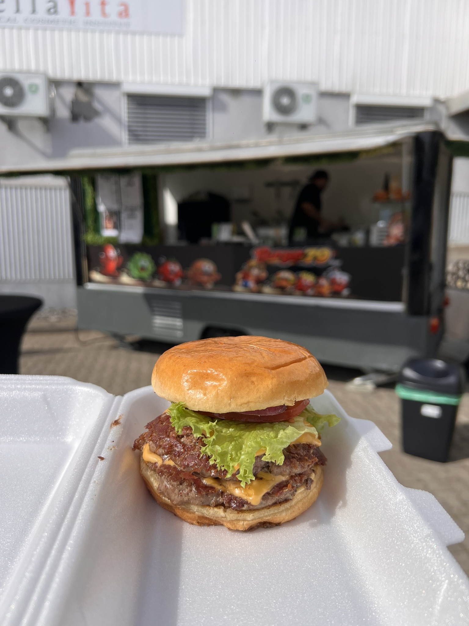 Frischer Burger vom Foodtruck